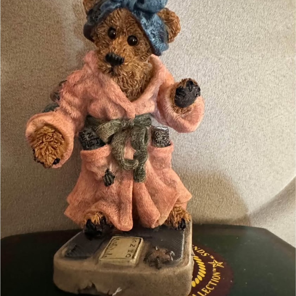 Boyd’s Bear & FriendsCollection: Ms Griz…Saturday Night Beat Bear figurine